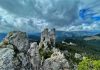 Rezervația Pietrele Doamnei, forme stâncoase unice și priveliști care taie respirația
