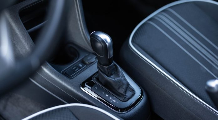 Greșeala care trebuie evitată dacă ai o mașină cu transmisie automată. Ce să nu faci niciodată la semafor