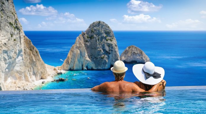 Top destinații din Grecia pentru 1 Mai: insule spectaculoase și locuri perfecte pentru o mini-vacanță de primăvară