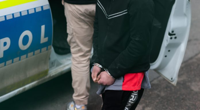 Județul în care poliția e atât de harnică, încât nu mai are unde să țină infractorii. Îi trimite la centre de arest din țară