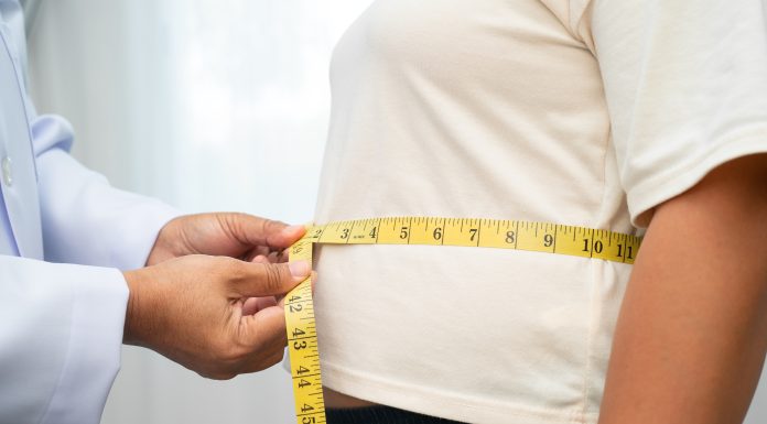 Oamenii de ştiinţă au identificat vârsta la care creşterea în greutate prezintă cel mai mare risc de deces prematur