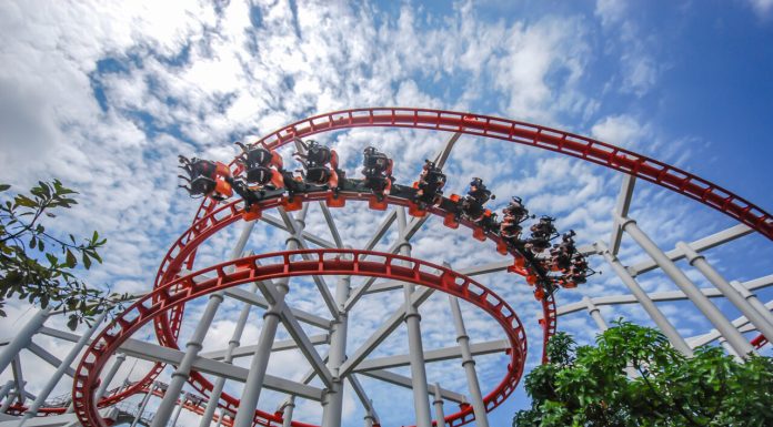 Momente de panică într-un parc de distracții din Caraș Severin. Tineri blocați timp de 40 de minute într-un carusel