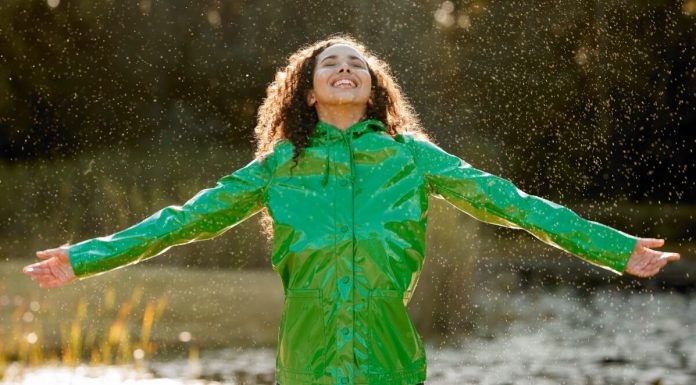 De ce plâng oamenii de fericire: știința din spatele lacrimilor de bucurie