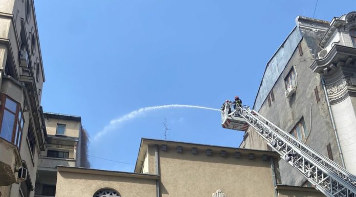 Pericol de incendiu la sinagoga Eșua Tova din București. Mai multe autospeciale acționează la fața locului
