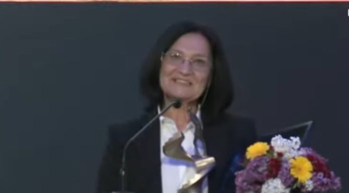 Gala News.ro – Directoarea şcolii Dor Mărunt din Călăraşi: Ştiţi ce înseamnă progresul copilului de la nota 4 la nota 5? Câtă satisfacţie de la 5 la 6, de la 6 la 7. E uşor să obţii progresul de la 9 la 10