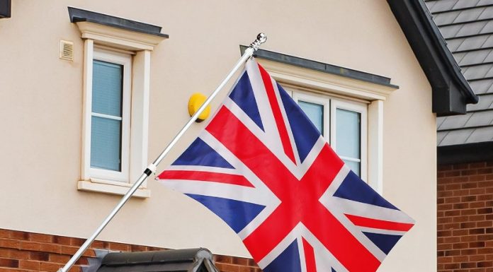 Marea Britanie: Firme de avocatură îi învață pe migranți să pozeze în homosexuali ca să obțină azil