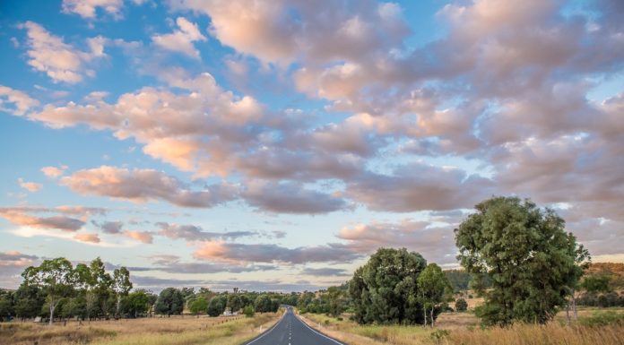 O femeie a rămas captivă timp de trei ore într-o toaletă care s-a prăbușit peste ea, în Australia