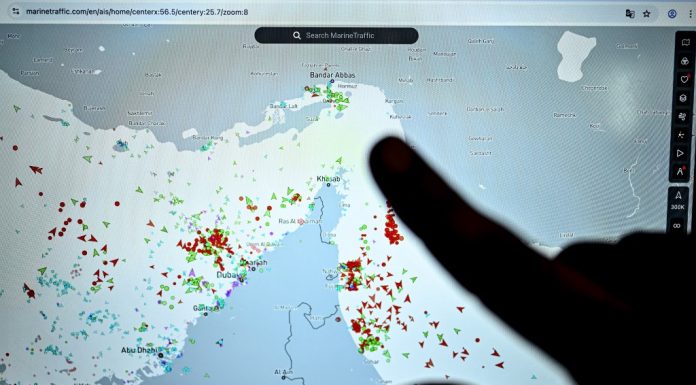 Control total al traficului din Strâmtoarea Ormuz: Iranul folosește ruta petrolieră ca armă în negocierile cu SUA | Hartă