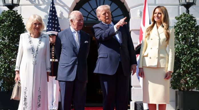 Taina dialogului între Donald Trump și Regele Charles, deslușită de un cititor pe buze. „Va distruge populația”