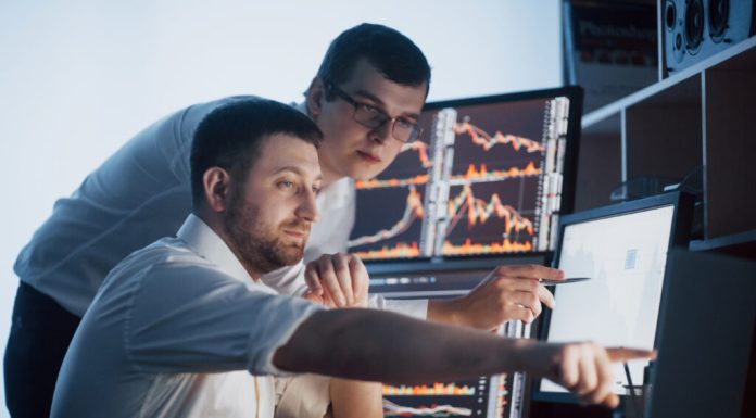 Burse europene stabile la deschidere, dar tensiunile din Orientul Mijlociu domină agenda