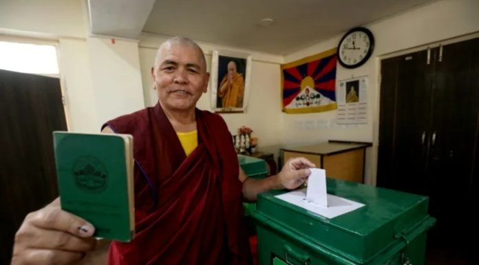 Diaspora tibetană îşi alege Parlamentul, în al doilea tur, în 27 de ţări, dar nu şi în China, un vot condamnat de către Brijing. Rezultatul urmează să fie anunţat la 13 mai. Sikyong”-ul Guvernului, Penpa Tsering, ales în al doilea mandat cu 61% dintre vot