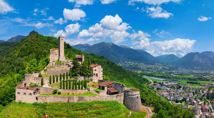 O regiune din Italia, celebră din filmele James Bond, oferă până la 100.000 de euro celor care aleg să se mute acolo