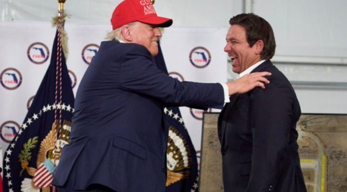 Guvernatorul republican al Floridei Ron DeSantis prezintă un proiect de ”gerrymandering” prin care republicanii să obţină patru mandate în plus în Congres în alegerile de la jumătate de mandat, în noiembrie