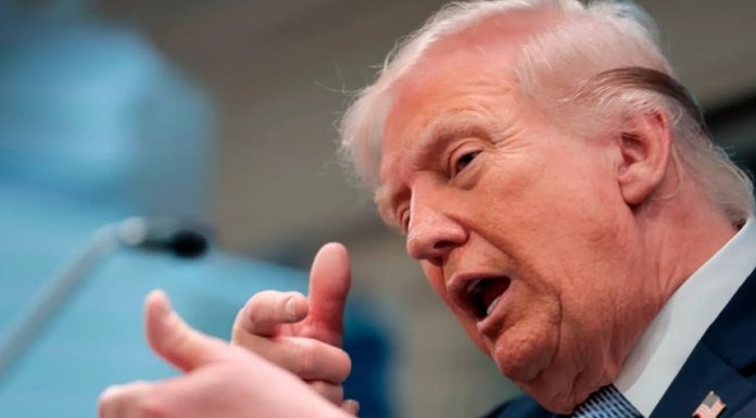 Trump se declară ”foarte optimist” înaintea negocierilor cu Iranul în Pakistan. El anunţă că a discutat miercuri cu Netanyahu la telefon şi l-a îndemnat la reţinere