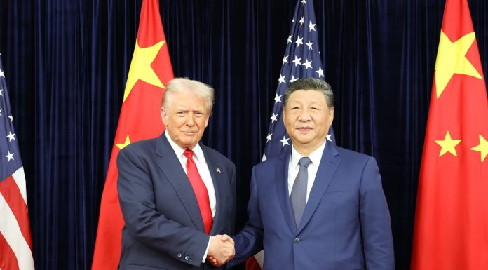 Trump spune că deschide Strâmtoarea Ormuz pentru China, după ce a fost asigurat de Xi Jinping că nu trimite arme Iranului: „Preşedintele Xi îmi va da o îmbrăţişare călduroasă când voi ajunge la el peste câteva săptămâni”