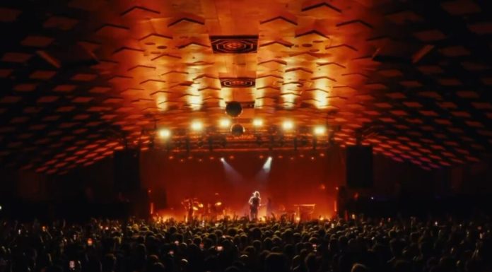 Succes „fabricat” sau marketing inteligent? Cum schimbă TikTok regulile industriei muzicale