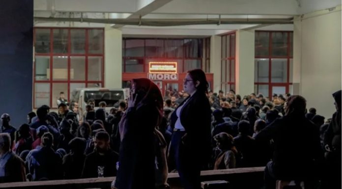 În total 162 de persoane arestate şi peste 1.000 de conturi pe reţele de socializare blocate, în urma celor două atacuri armate în şcoli, în Turcia. Zeci de profesori manifestează la sediul Ministerul Educaţiei, la Ankara, şi îndeamnă la o grevă de două z