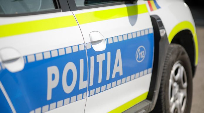 Un fost polițist și-a rupt în bătaie vecinul pentru că asculta muzică dată prea tare. Cu cagula trasă pe față, a intrat în curte și a făcut prăpăd