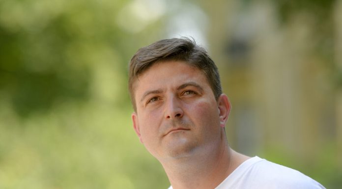 Un deputat USR iese la atac după anunțul că PSD depune moțiune cu AUR: „Rușii își duc planul mai departe în România”