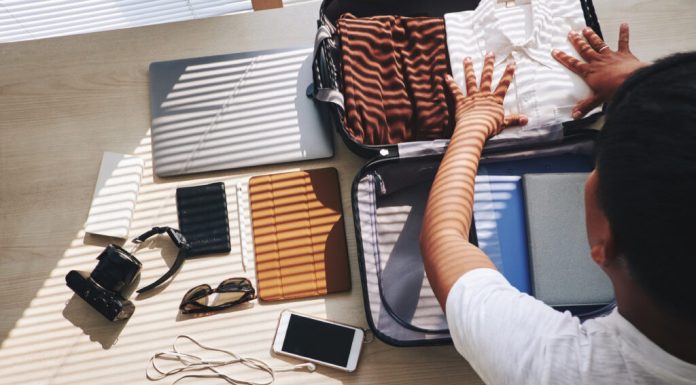 Cele mai ciudate obiecte pierdute în aeroporturi anul trecut: robot, meteorit și genunchi bionic