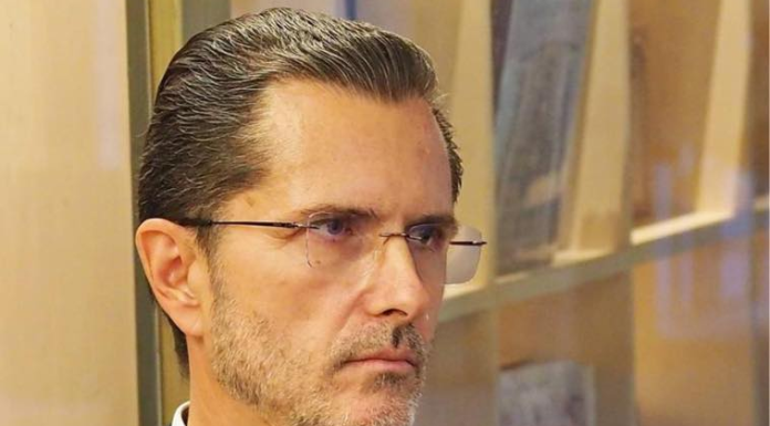 Vasile Bănescu: Paraplegia indică starea medicală cumplită a unei persoane aflată într-o imensă suferinţă. Batjocorirea acestei categorii de persoane suferinde, cu trimitere obraznică la şeful statului, indică vidul moral şi barbaria unei minţi needucate