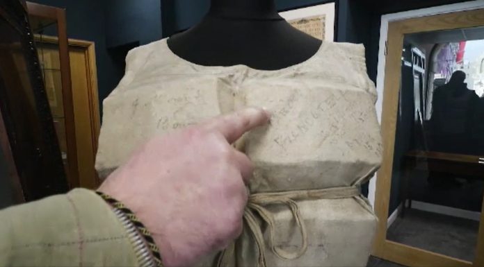 Vestă de salvare de pe Titanic, purtată de o supraviețuitoare, scoasă la licitație după mai bine de un secol. Cât costă