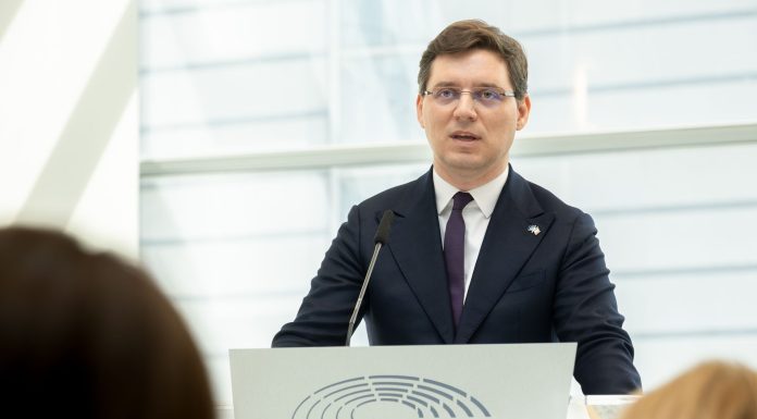 Dronă căzută la Galaţi – Victor Negrescu a transmis o solicitare oficială către Înaltul Reprezentant al UE pentru afaceri externe, Kaja Kallas, după ce o dronă rusească a încălcat spaţiul aerian naţional şi a căzut pe teritoriul ţării noastre