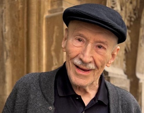 Premiul acordat de Agenţia de presă News.ro a ajuns la Victor Rebengiuc: "La mulţi ani, News.ro!" – FOTO, VIDEO