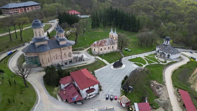 Cazare gratuită și mâncare tradițională. Mulți români aleg să petreacă Paștele în liniște, la mănăstiri