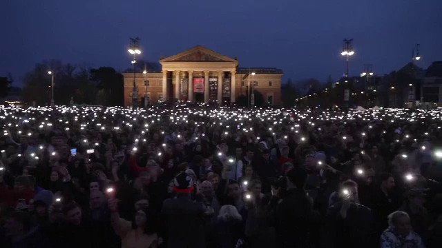 Peste 100.000 de unguri au participat la un concert de 7 ore, în Budapesta. Ce au scandat