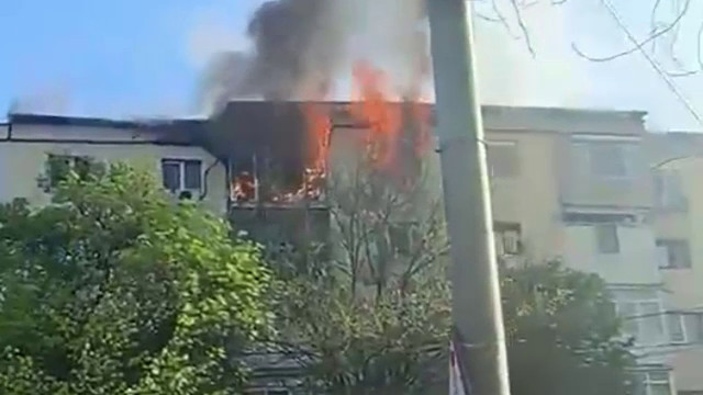 Incendiu de amploare într-un bloc din Craiova