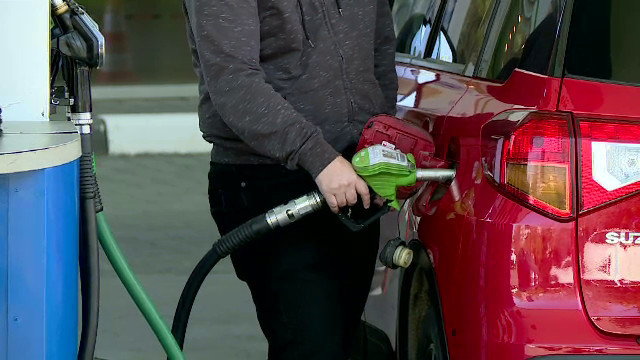 Impactul deciziilor luate de Guvern, măsurat la pompă. Cu cât s-au ieftinit motorina și benzina în ultimele zile