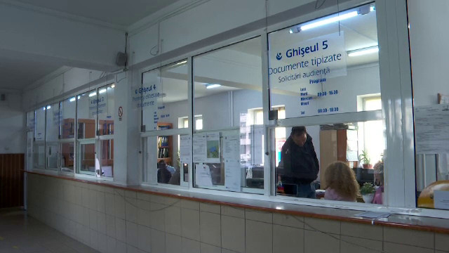 Reforma promisă din administrație a adus doar posturi „tăiate pe hârtie”. „Artificiile” inventate de primari