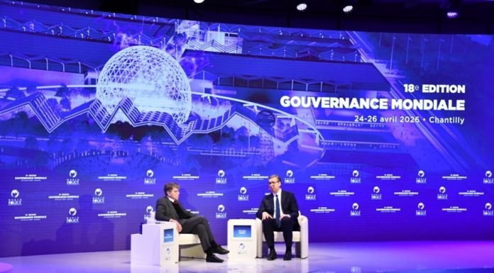 Aleksandr Vucici critică aprig o Europă ”rămasă în urmă”, pe care o compară cu Imperiul Roman înainte de prăbuşire. ”Credem, în mod greşit, că avem un fel de superioritate morală”