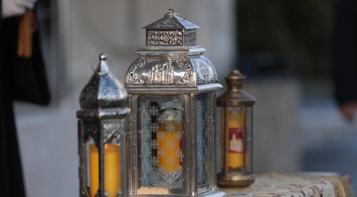 Sfânta Lumină ar urma să fie adusă sâmbătă de la Ierusalim / Care e soluţia în cazul în care aceste lucru nu va fi posibil din cuza situaţiei din Orientul Mijlociu