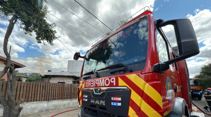 Un incendiu a mistuit o hală de producție din Sălaj. Sinistrul este sub control. Nu sunt raportate victime