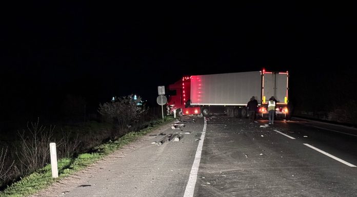 Un bărbat a murit şi alte trei persoane, printre care şi doi copii, au fost rănite, într-un accident rutier produs pe centura de nord a Craiovei – FOTO