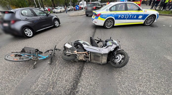 Timişoara: Accident între un biciclist şi un motociclist / Primul dintre ei a traversat strada pe culoarea roşie a semaforului