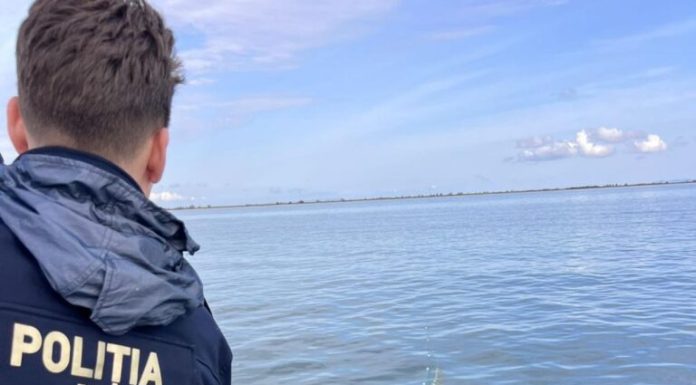 Sturioni braconați în Marea Neagră. Garda de Coastă a găsit plase ilegale de sute de metri