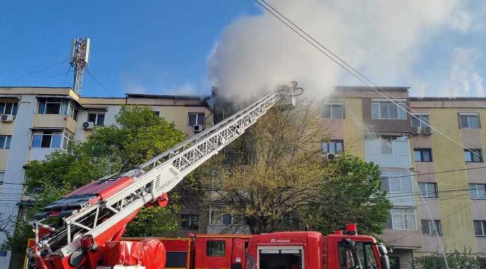 VIDEO Incendiu puternic într-un apartament din Craiova