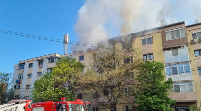 Incendiu puternic într-un bloc din municipiul Craiova