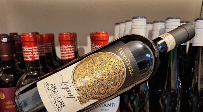 Vinul zilei: un Amarone bogat, cu arome de gemuri de fructe de pădure, stafide, vișine amărui și ciocolată neagră, savuros alături de vită, miel, vânat și brânzeturi cu mucegai