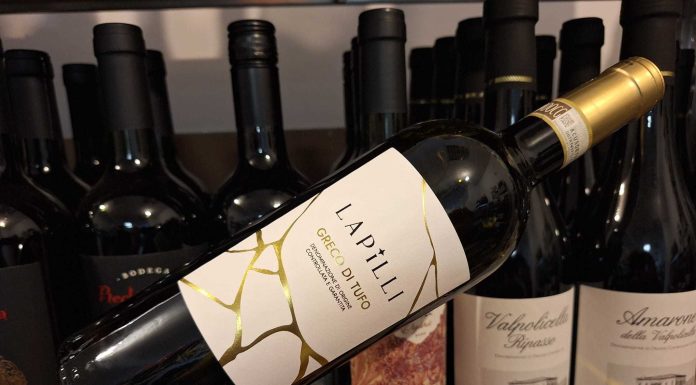 Vinul zilei: un Greco di Tufo proaspăt, cu aluzii florale, fructe albe și citrice. Un vin care oferă acea senzație de vin lucrat cu atenție și executat ca la carte