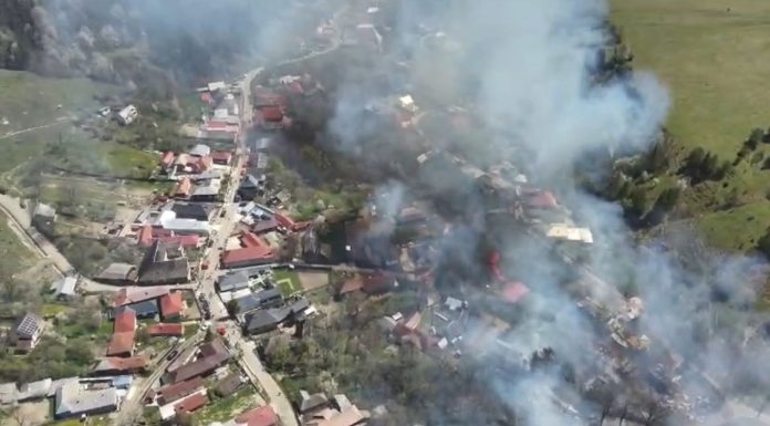Imagini dramatice surprinse din dronă, cu casele mistuite de foc din Soveja. Amploarea dezastrului e copleșitoare