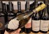 Vinul zilei: un Prosecco cu perlaj sprinten și arome de măr verde, pară, piersică albă, citrice și flori albe. Un vin lejer și echilibrat, cu o efervescență vivace