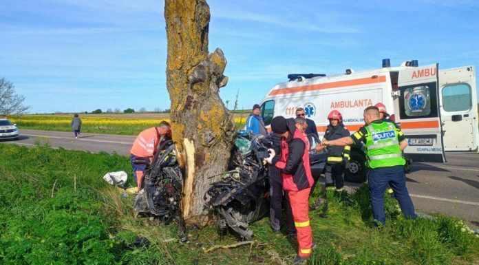 Sfârșit tragic după accidentul de la Amzacea. Tânăra de 21 de ani care a intrat cu mașina în pom a murit