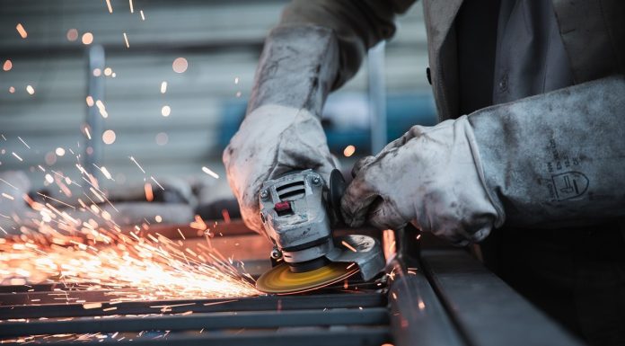 Cifra de afaceri din industrie a scăzut