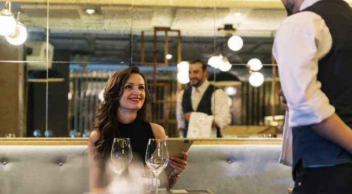 1 Mai mai scump ca niciodată. Câți dintre români își mai permit să iasă în oraș