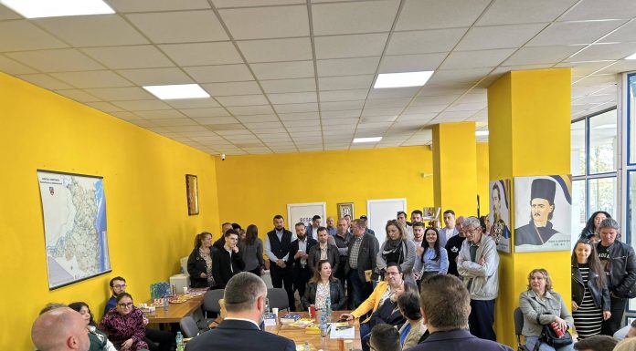 ”Ziua porţilor deschise” în toate filialele AUR din ţară – Formaţiunea transmite că mii de oameni au trecut pragul sediilor, pentru a semna adeziuni şi a transmite ”un mesaj către sistem”