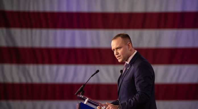 Președintele Poloniei pregătește revizuirea Constituției. Tusk i-a sugerat să respecte mai întâi legea actuală